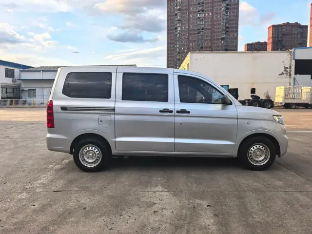 Wuling Hongguang V — Фото автомобиля 4