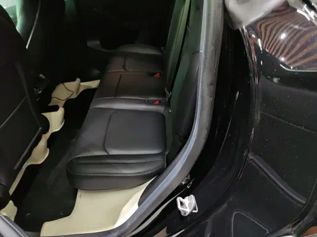Tesla Model Y — Фото автомобиля 16