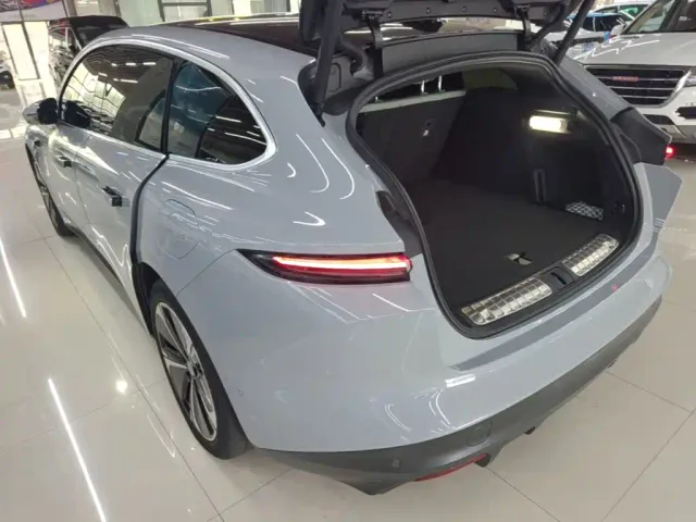 Nio ET5 Touring — Фото автомобиля 4