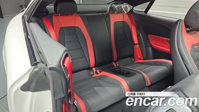 Mercedes-Benz E-Class — Фото автомобиля 12