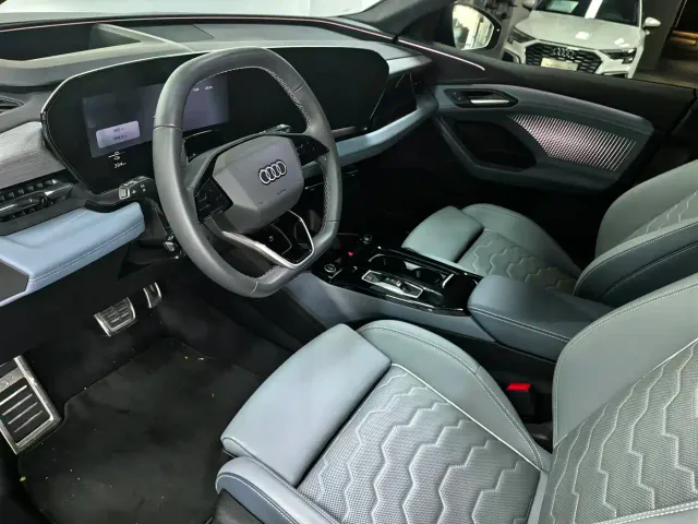 Audi Q6L e-tron — Фото автомобиля 10