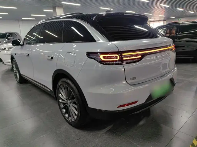 Leapmotor C11 — Фото автомобиля 22