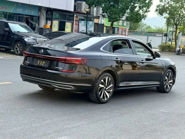 Volkswagen Passat — Фото автомобиля 4