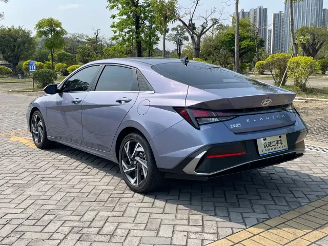 Hyundai Elantra — Фото автомобиля 7