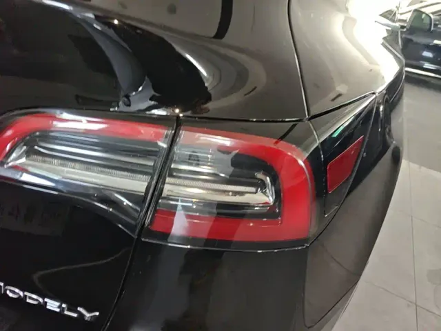 Tesla Model Y — Фото автомобиля 7