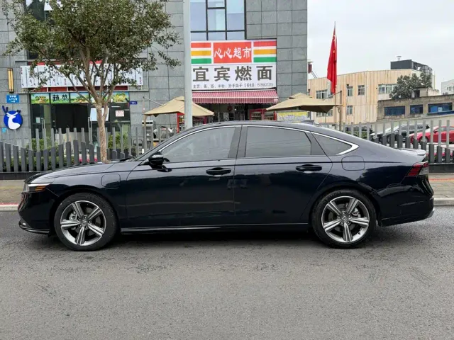 Honda Accord — Фото автомобиля 3