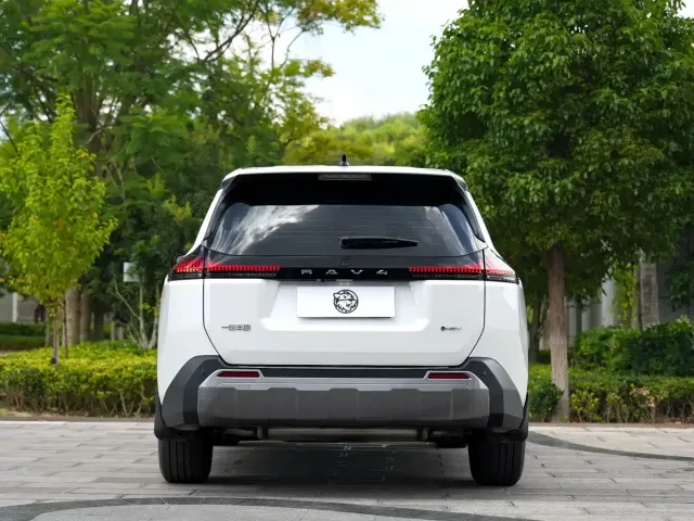 Toyota RAV4 — Фото автомобиля 16