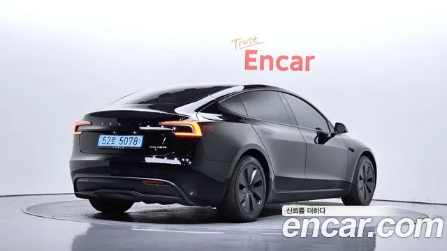 Tesla Model 3 — Фото автомобиля 2