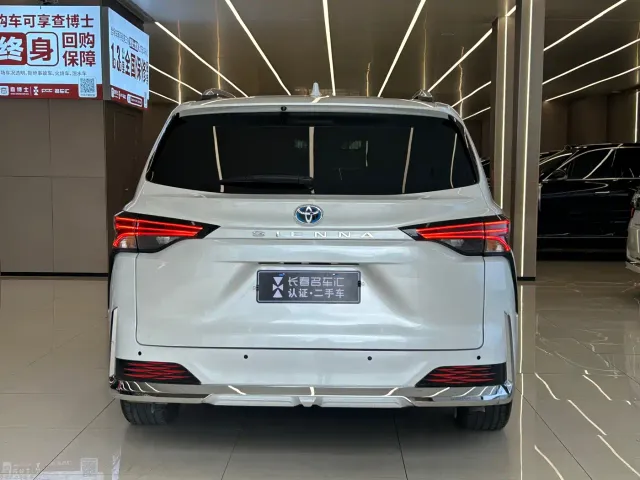 Toyota Sienna — Фото автомобиля 6