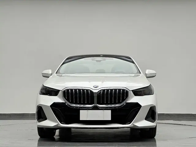 BMW 5 Series — Фото автомобиля 2