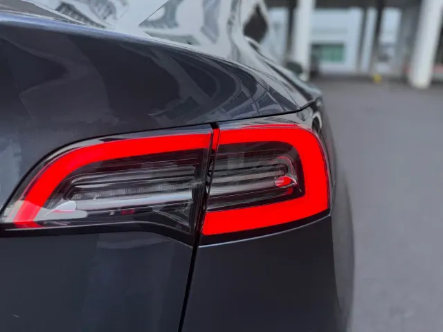 Tesla Model Y — Фото автомобиля 22