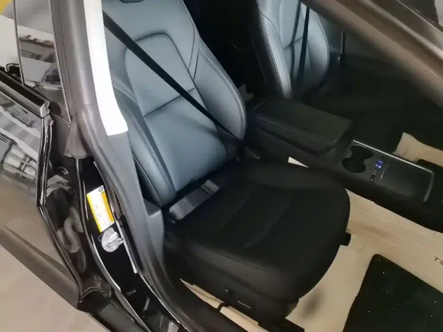 Tesla Model 3 — Фото автомобиля 24