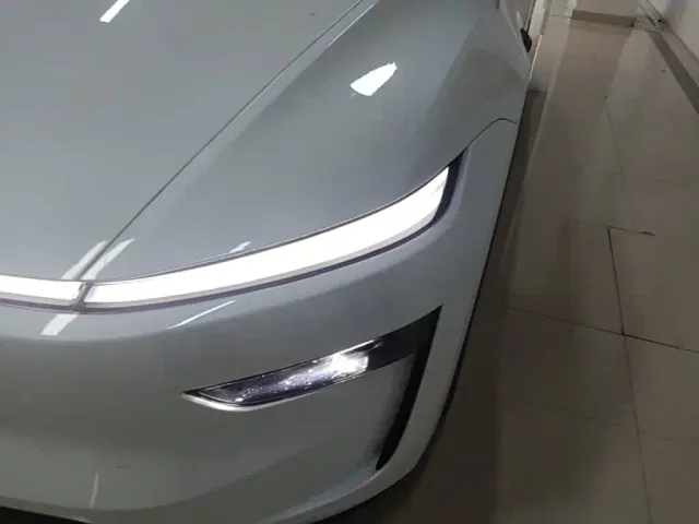 Tesla Model Y — Фото автомобиля 23