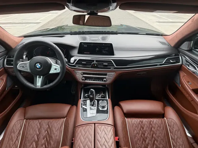 BMW 7 Series — Фото автомобиля 6