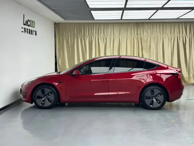 Tesla Model 3 — Фото автомобиля 7