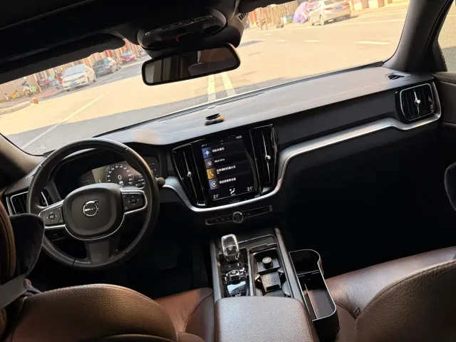 Volvo S60 — Фото автомобиля 6