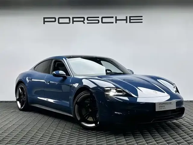 Porsche Taycan — Фото автомобиля 3