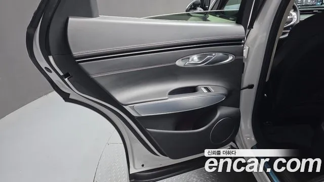 Genesis GV70 2.5T Бензин AWD — Фото автомобиля 23