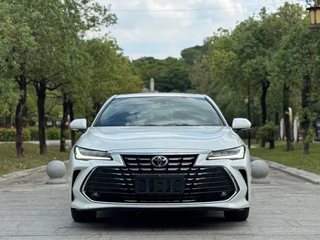 Toyota Avalon — Фото автомобиля 2