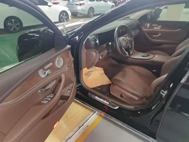 Mercedes-Benz E-Class — Фото автомобиля 15