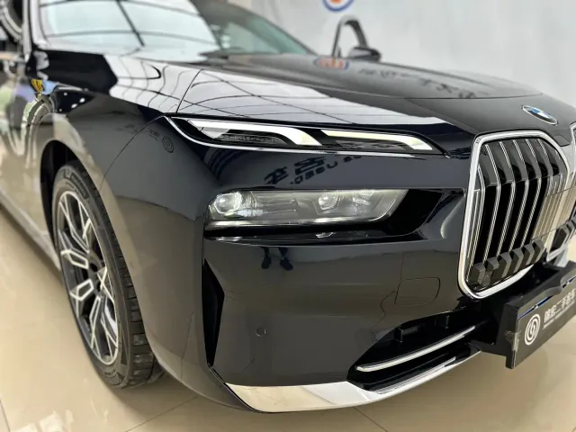 BMW 7 Series — Фото автомобиля 4