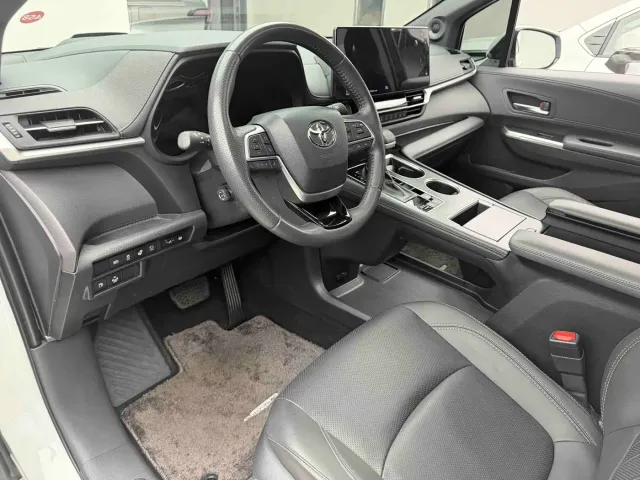 Toyota Sienna — Фото автомобиля 12