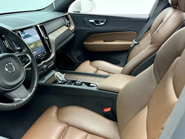 Volvo XC60 — Фото автомобиля 4