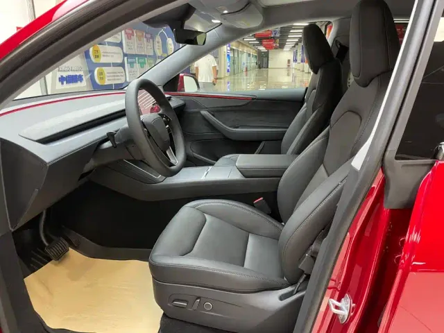 Tesla Model Y — Фото автомобиля 8