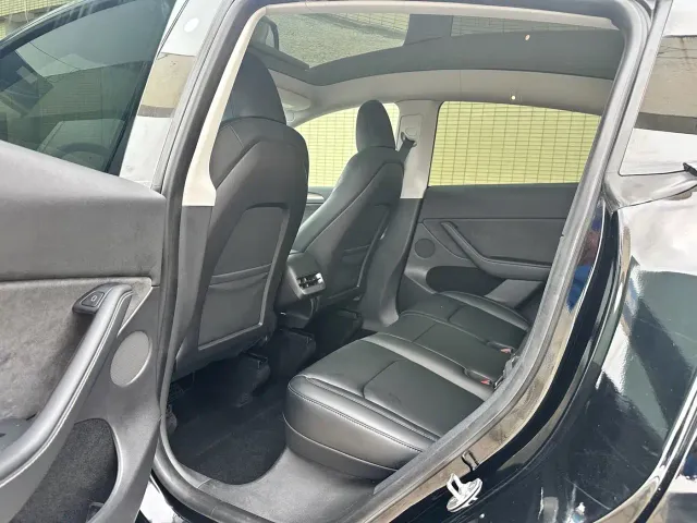 Tesla Model Y — Фото автомобиля 10