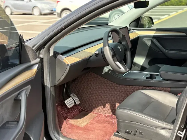 Tesla Model Y — Фото автомобиля 7