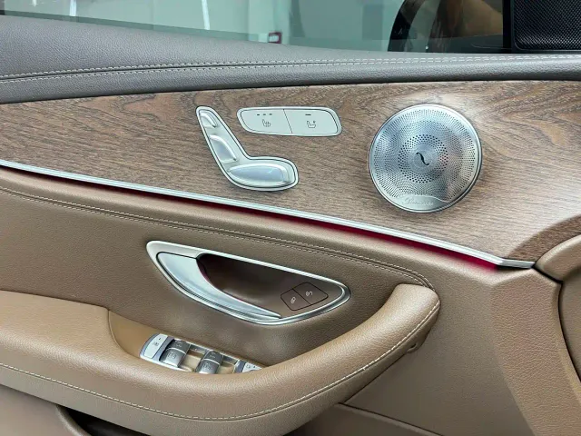 Mercedes-Benz E-Class — Фото автомобиля 10