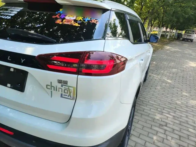 Geely Boyue — Фото автомобиля 7