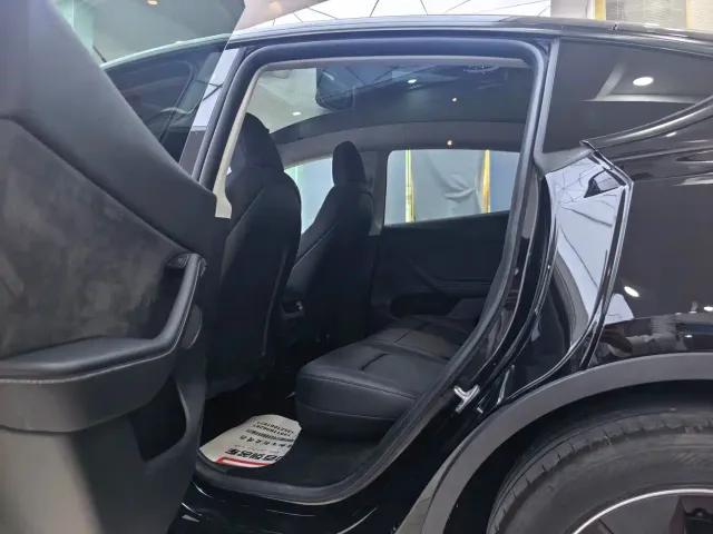 Tesla Model Y — Фото автомобиля 11