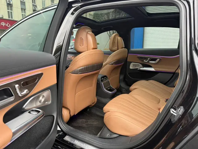Mercedes-Benz E-Class — Фото автомобиля 6