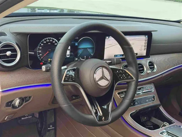 Mercedes-Benz E-Class — Фото автомобиля 6