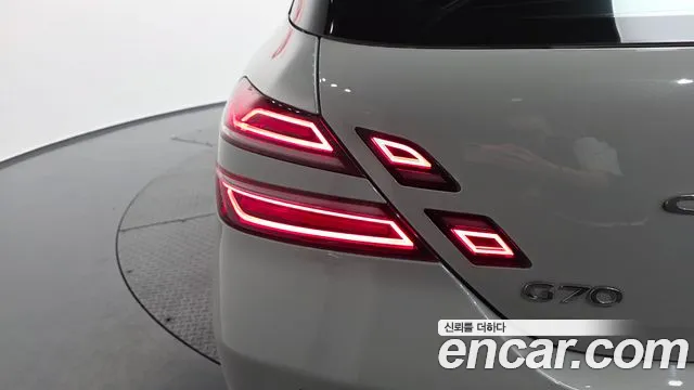 Genesis G70 — Фото автомобиля 22