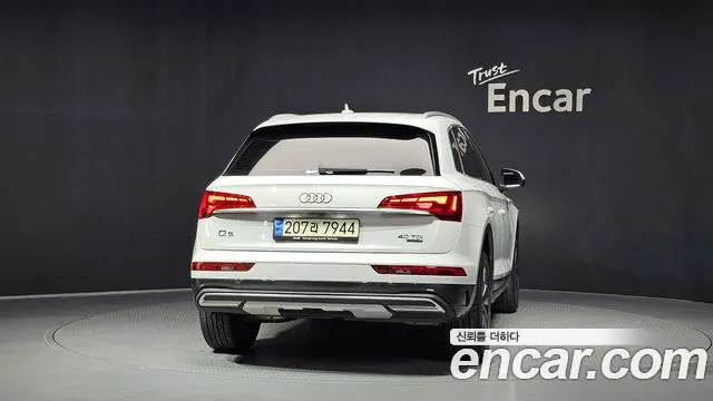 Audi Q5 FY — Фото автомобиля 4