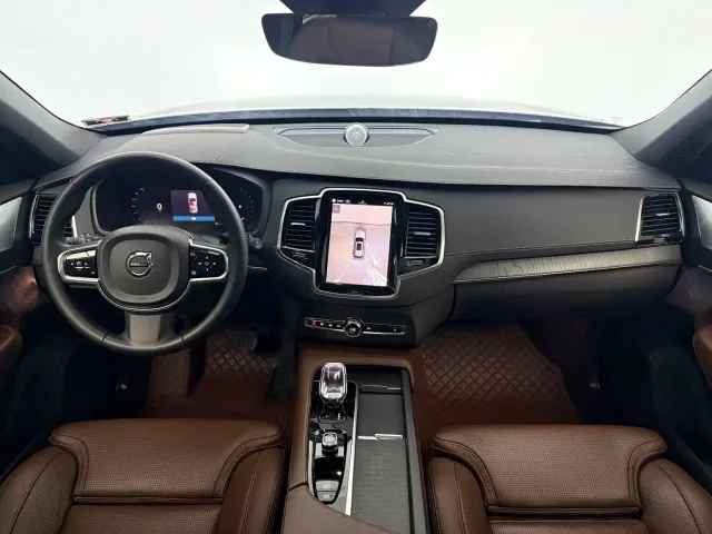 Volvo XC90 — Фото автомобиля 5