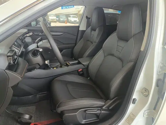 Dongfeng Yixuan — Фото автомобиля 14