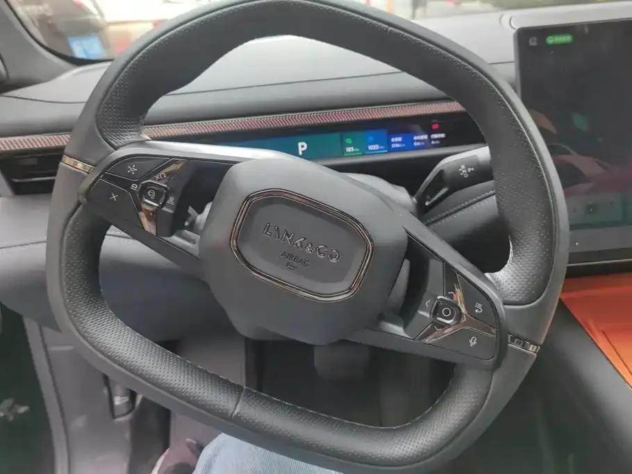 Lynk & Co Lynk & Co 10 EM-P 2025 Facelift 240 AWD Ultra — Фото автомобиля 15