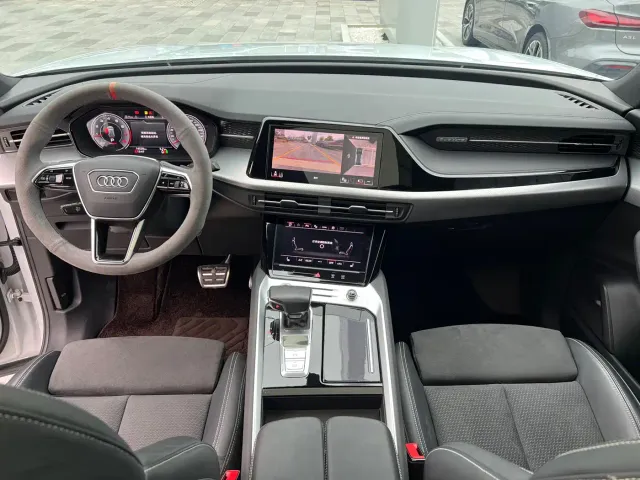 Audi Q6 — Фото автомобиля 10