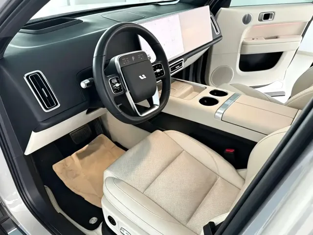 Li Auto L6 — Фото автомобиля 7