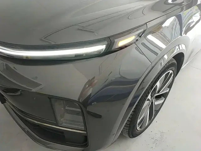 Li Auto L8 — Фото автомобиля 23