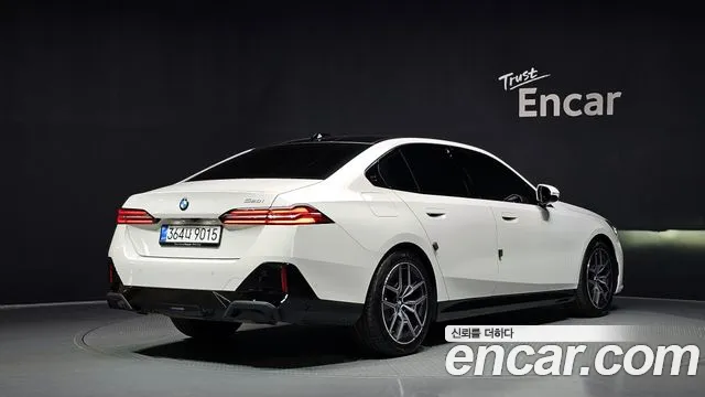 BMW 5-Series — Фото автомобиля 2