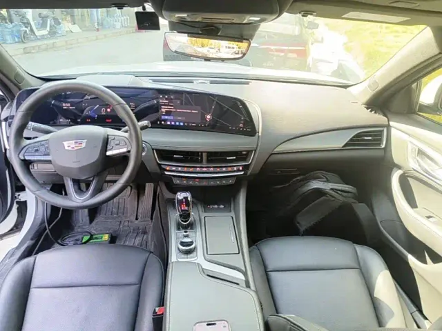 Cadillac CT5 — Фото автомобиля 9