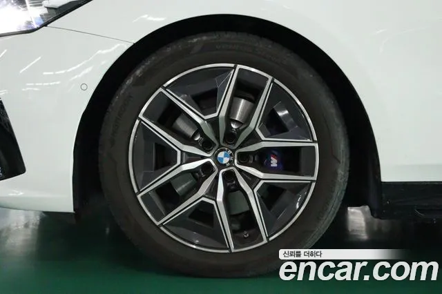 BMW 5 Series — Фото автомобиля 12