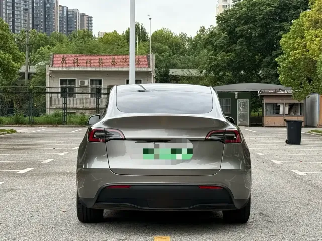 Tesla Model Y 2024 Rear-Wheel Drive Version — Фото автомобиля 13