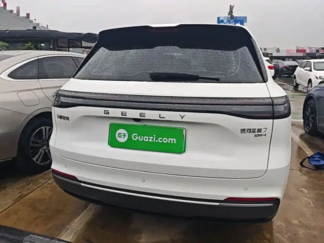 Geely Galaxy Starship 7 EM-i — Фото автомобиля 5
