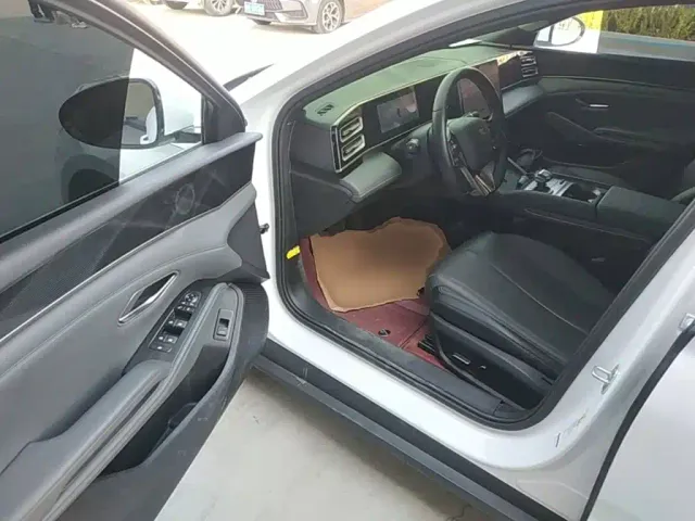 BYD Qin L — Фото автомобиля 15