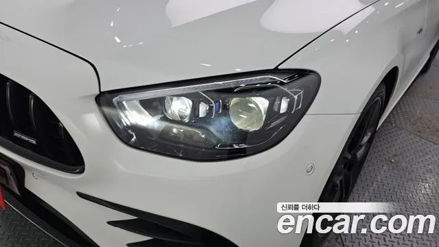 Mercedes-Benz E-Class — Фото автомобиля 22